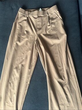 HALARA Wide-Leg Trousers in Tan
